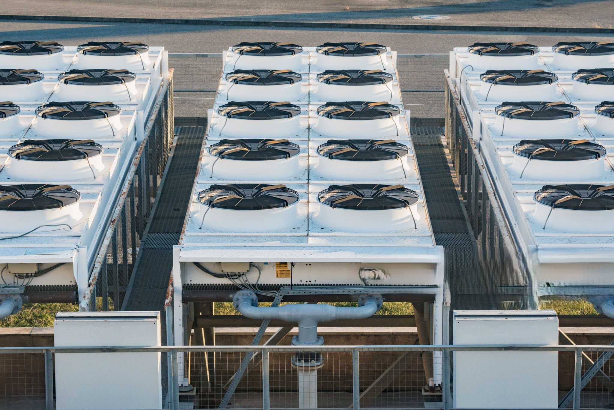 Technische Rückkühlanlagen mit mehreren Ventilatoren